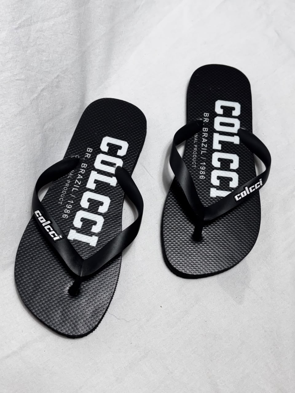 chinela colcci preta